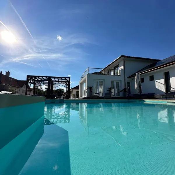 CasaBlanca vendégház, hotel v destinaci Abádszalók