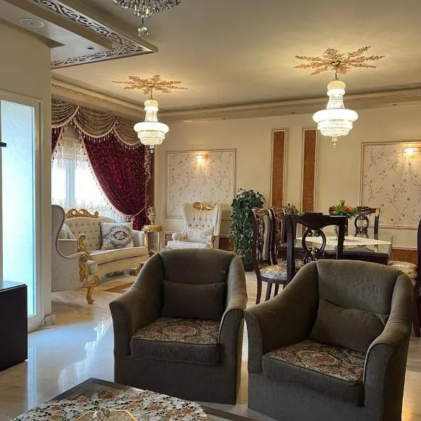 Majestic Apartment in Almazah, hotel al Caire