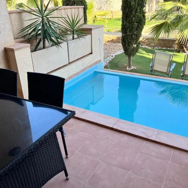 Oasis Paradise 4A, hotel em Corverica