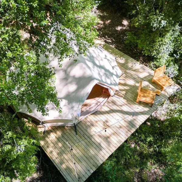 Glamping Dos Rios, готель у місті Пукон