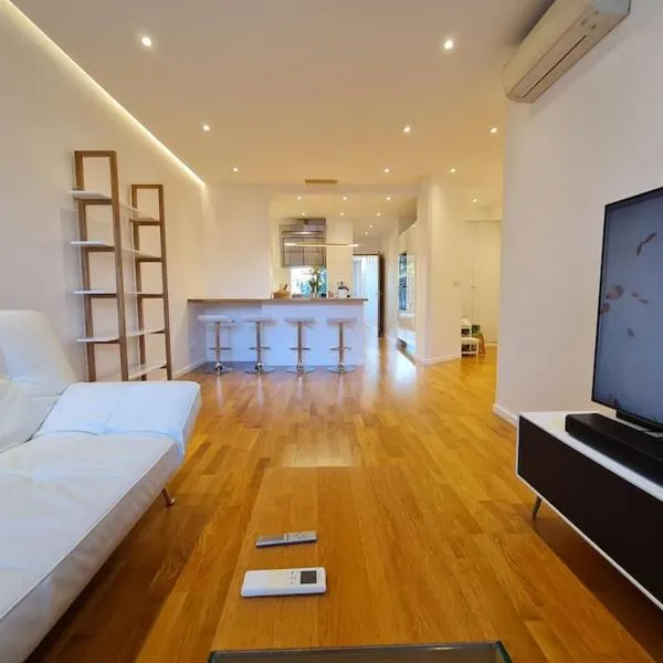 Superbe 3 pièces rénové au cœur du Cap d'Antibes, отель в Антибе