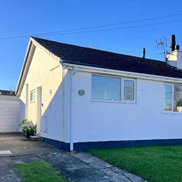 2 Bedroom Bungalow WiFi Parking Garden Pets, hotel v destinaci Pentraeth