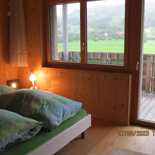 Holz100 Zimmer mit Rigiblick, ξενοδοχείο σε Steinen