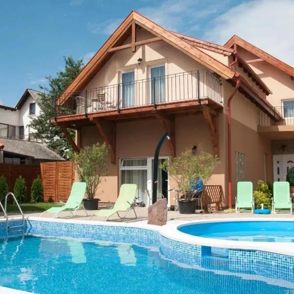 Balatonfüredi Borostyán Panzió、バラトンフレドのホテル