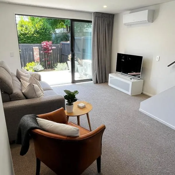 New 2bed2bath townhouse with parking by Hagley Park, hotel in Christchurch