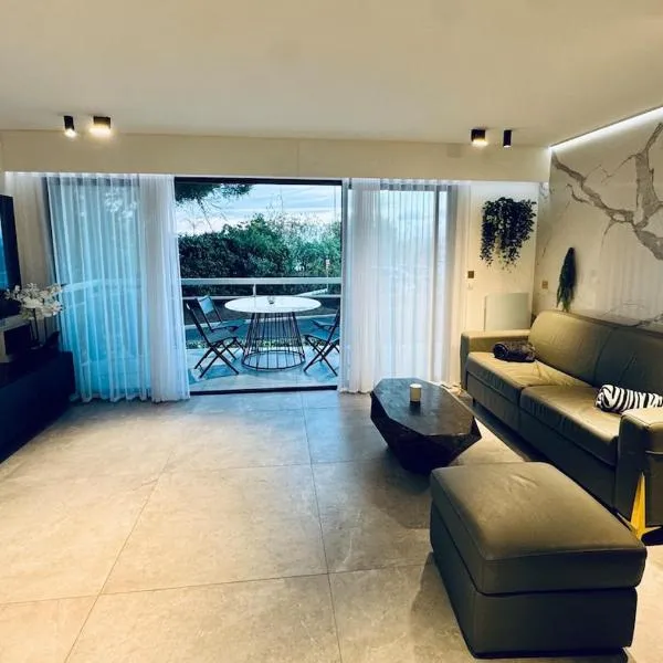 Beautiful Cannes Beachfront Apartment 4 pers, khách sạn ở Cannes