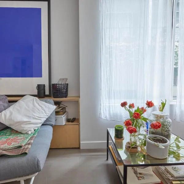 Chez Julie - République, hotel in Paris