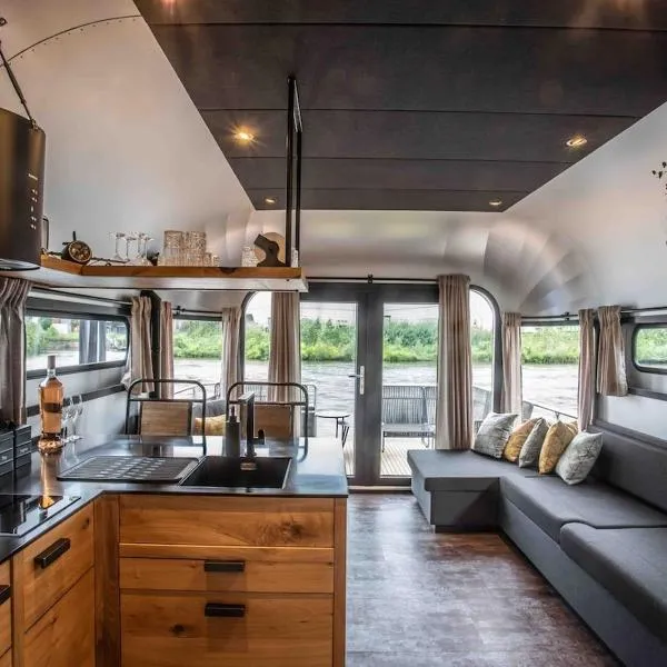 The Côôn Tinyfloatinghome, hotel v destinácii Hertogenbosch