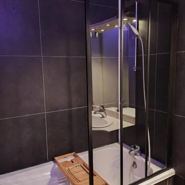 L'appartement du voyageur, chambre d'hôte chez l'habitant, proche gare et centre-ville, ξενοδοχείο στη Μπεζανσόν