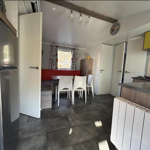 Grand MobilHome 6 Places Climatisé, Hotel in Munster