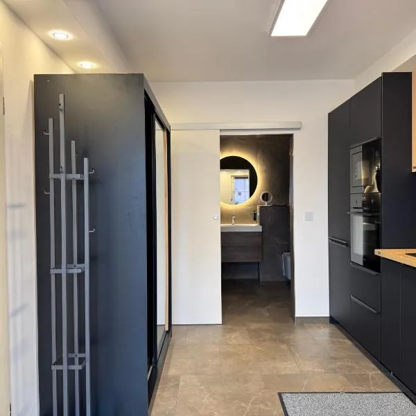Modern House Gehrden 2, bis 4 Person, Contactless Check-in, free parking, Vollsaniert und Renoviert Dezember 2024, hotel in Gehrden