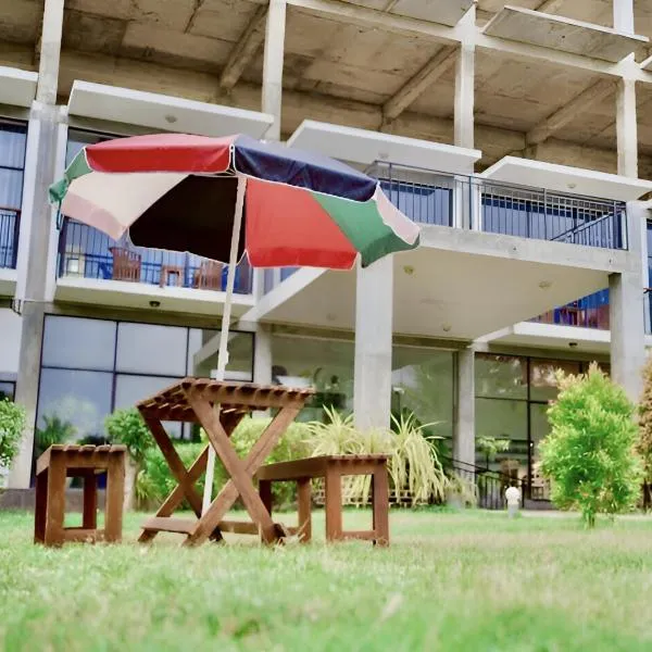 Aqua Marine Beach Hotel, hotel di Kalkudah