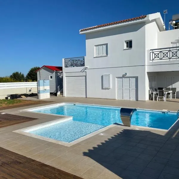 Villa Thekla -Luxury Villa Ayia Napa Region Cyprus, hotel v destinaci Ayia Napa