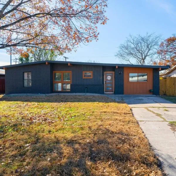 Charming,comfy home near San Antonio's top sights, hotel in San Antonio