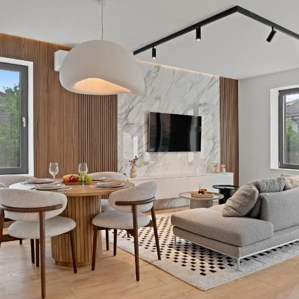 VILLA THERME - Luxurious Villa near Therme SPA & Airport، فندق في Corbeanca