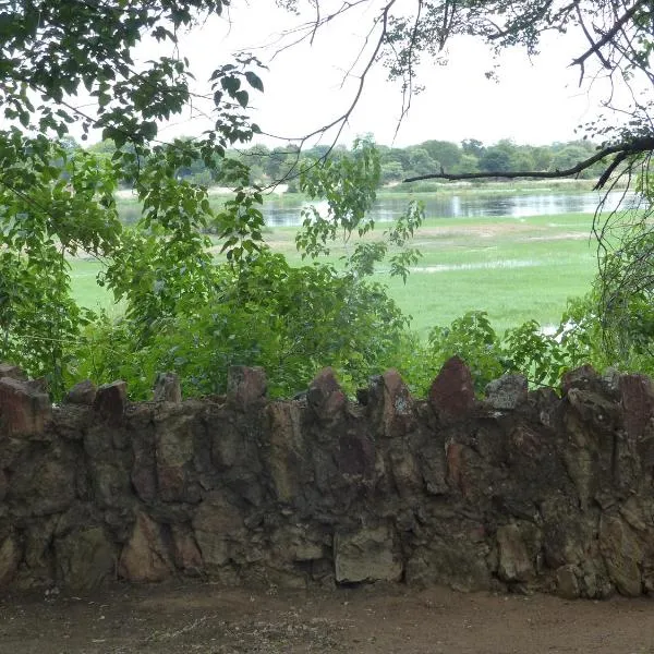 Nyime Safari Lodge Campsite, hotell i Divundu