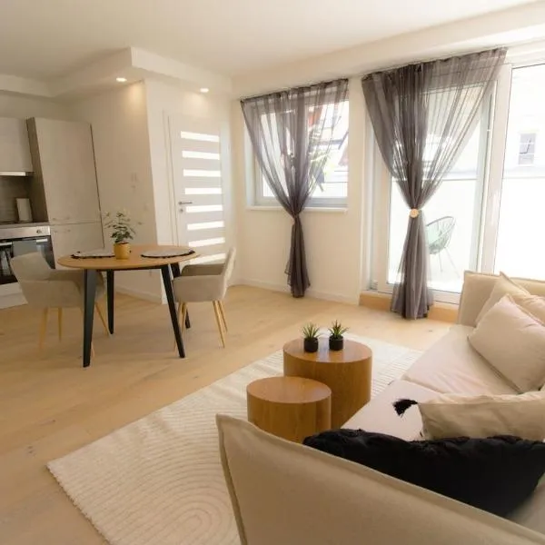 Cozy Central Apartment with Wooden Accents & Terrace l JOS16, Hotel in Wien