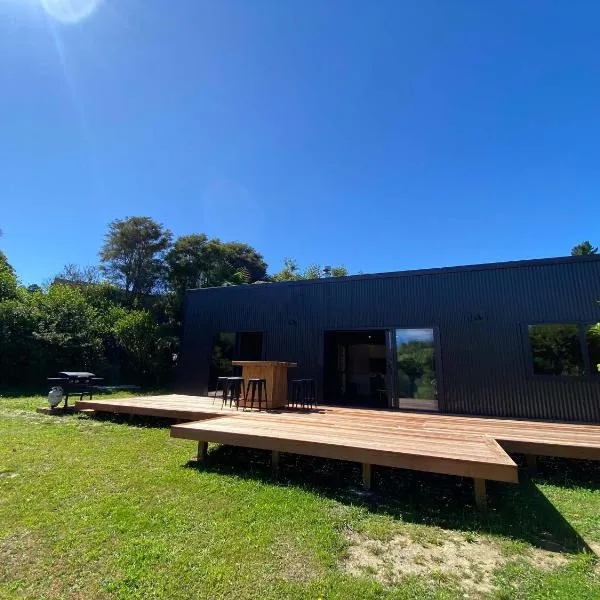 Modern Comfort in Collingwood - Brand New Holiday Home, hotel in Collingwood