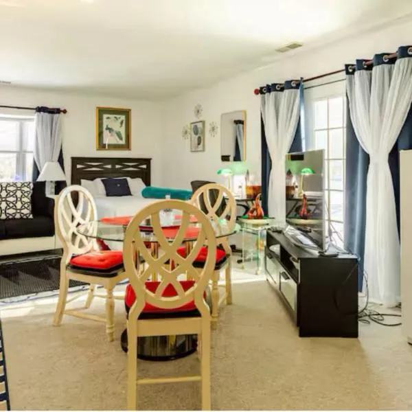 Charming Carmel Suite 8 min to Carmel Arts District, hotel in Carmel