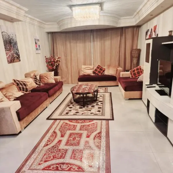 شقه بالقاهرة سوبر لوكس 3 غرف نوم بالقاهرة بالقطامية مدينة نصر Exceptional three bedroom apartment, Palm city Compound, Katamya, Ring Road, Cairo, Egypt, hotel in Cairo