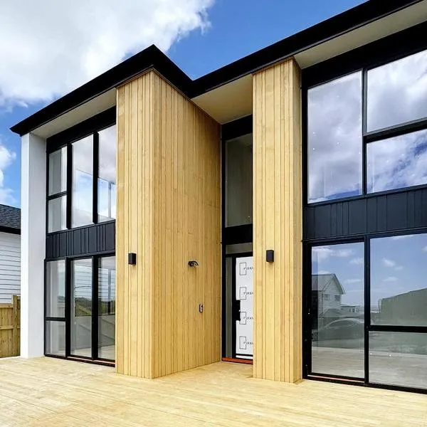 Designer Brand New Large House Flat bush, hotel en Manukau