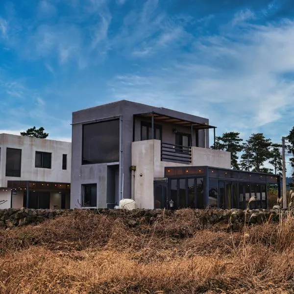 Hyeopjae MoonBeam, hotel in Jeju