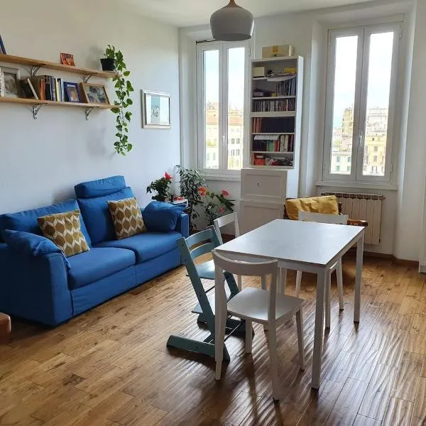 Luminoso attico con terrazza, hotel in Rome