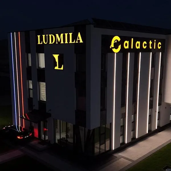 Galactic&Ludmila Suite SPA, hotelli kohteessa Braşov