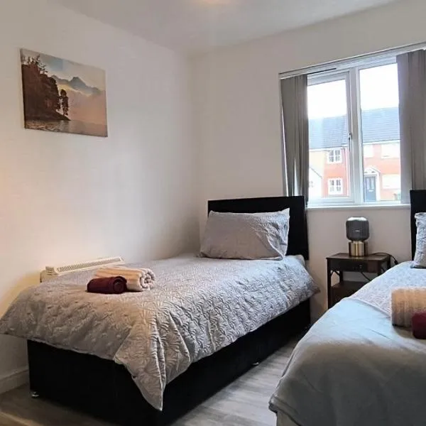 4 beds spacious Apartment, with Parking & WIFI, CHAFFORD HUNDRED, near station & shopping, long stays!, hotel a West Thurrock