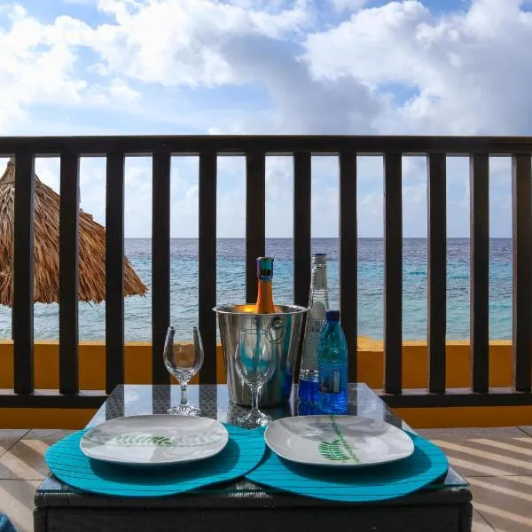 Beach front luxury living - 2 bedroom condo with sea view, hotel en Jan Thiel