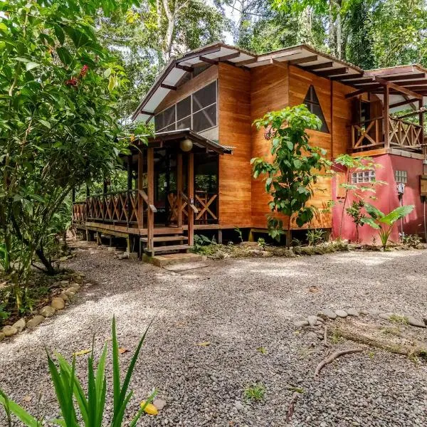 Pachamama Nueva River side Bungalows Punta Uva, hotel in Puerto Viejo