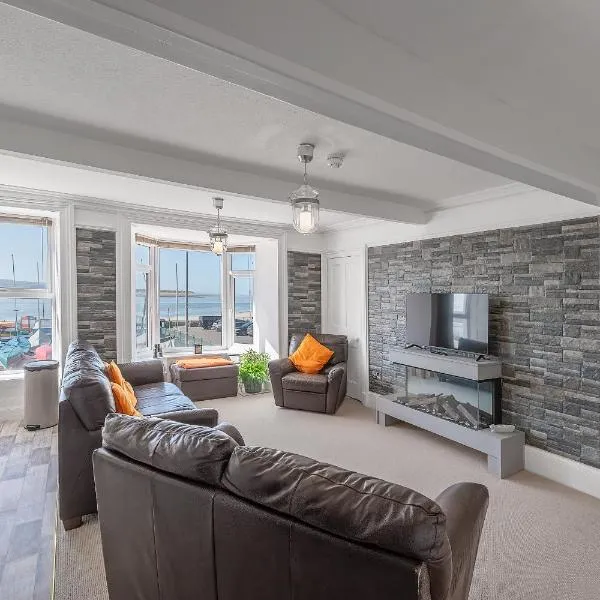 Spacious 3 Bedroom Sea View Flat, hotel v destinaci Aberdyfi