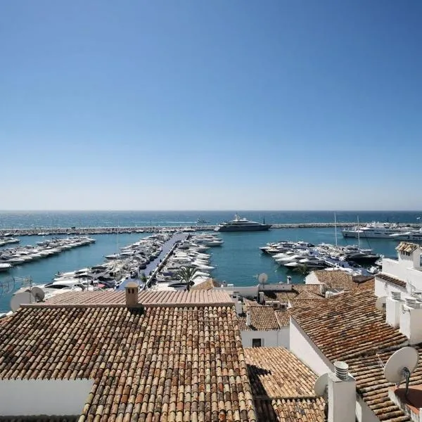 Puerto Banus, Marbella, Penthouse Apartment, Near Golf, hotel en Marbella