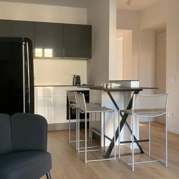 Spazio Perlasca Apt 2 - Cernobbio Como Lake, ξενοδοχείο στο Τσερνόμπιο