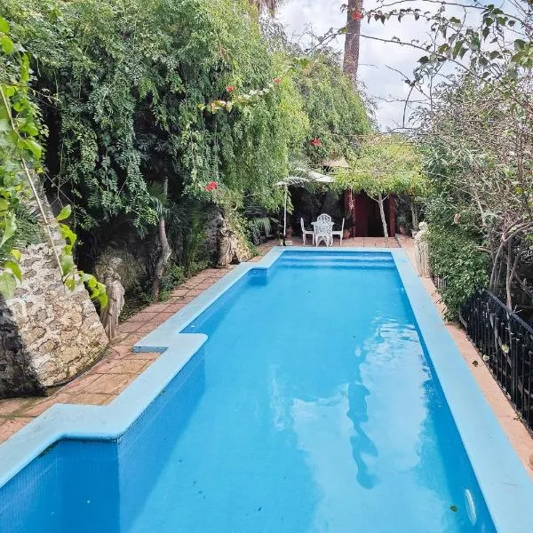 Navila Estudio en la piscina, hotel in Ibiza Town