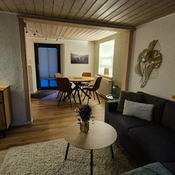 NEU! Gemütliche Ferienwohnung "beimpostbuarn" in Ebnath direkt am Fichtelnaab-Radweg, hotel in Ebnath