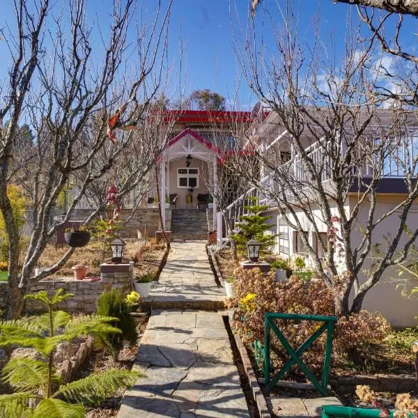 Nature's Vibe Stays Mukteshwar - A 4BHK Plum Orchard Villa, hotel v destinaci Mukteswar