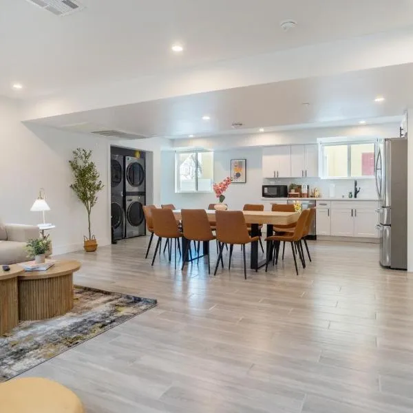 Cozy Urban Retreat near Downtown LA & USC - Private room with shared Living room and kitchen, hotel in Los Angeles