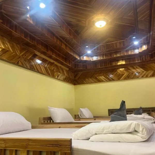 Heaven Backpackers HOSTEL & Camping tours, hotel in Nongkhiaw