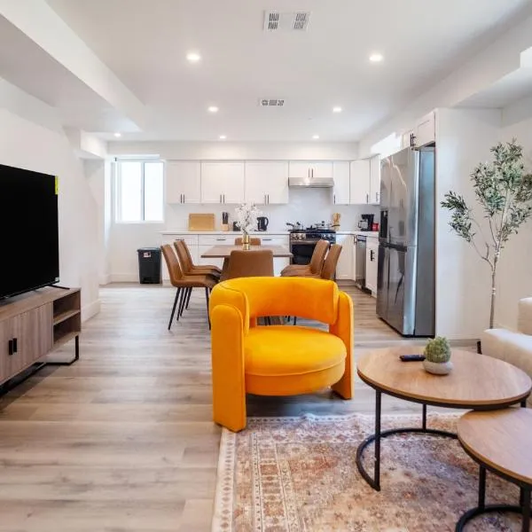 Stylish & Cozy Retreat Near USC & Downtown LA, hotel in Los Angeles