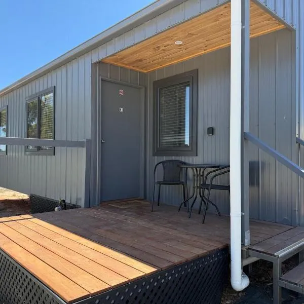 Woomelang Cabin Silo Trail Two Bedroom Cabin Queen and KSing, hotel v destinaci Woomelang