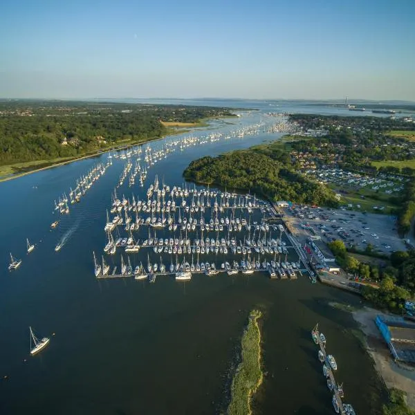 Mercury Yacht Harbour and Holiday Park, hotel in Bursledon