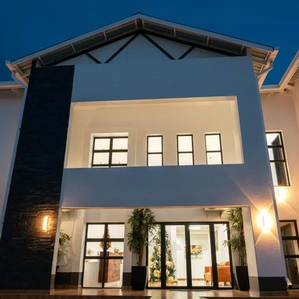 10 on Pauling Hotel Bulawayo, hotel in Bulawayo