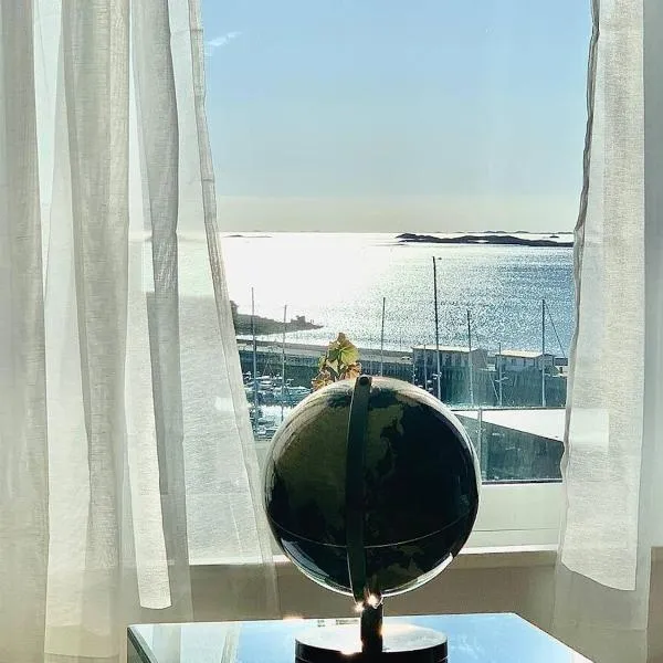Hotel-like Comfort & Ocean Views over City Harbour, hotel in Bodø