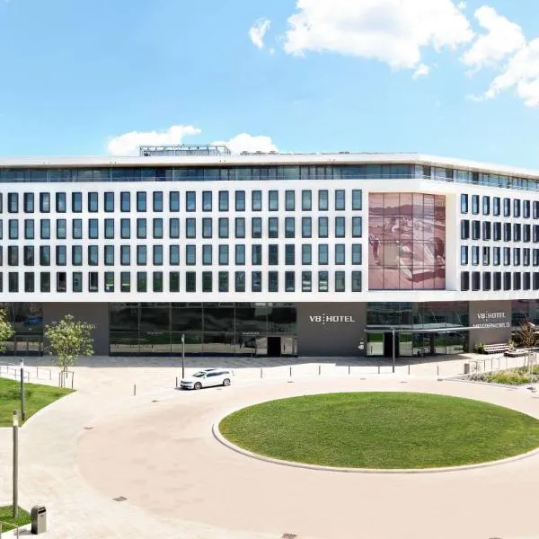 V8 HOTEL Motorworld Region Stuttgart โรงแรมในเบิบลิงเงน