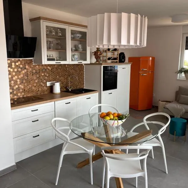Clear Water Apartment - Seaside, хотел в Мандре