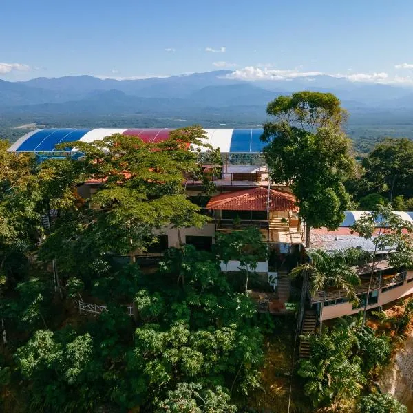 Mountain Top Park Hotel, hotel in Quepos