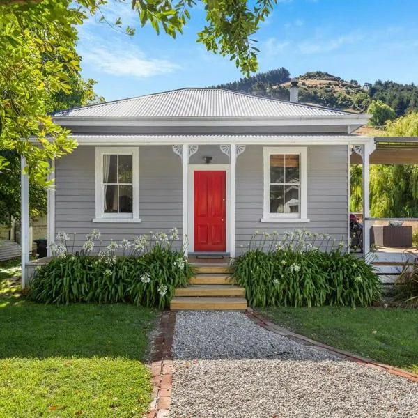 Beautiful Kereru Cottage, hotel in Little River