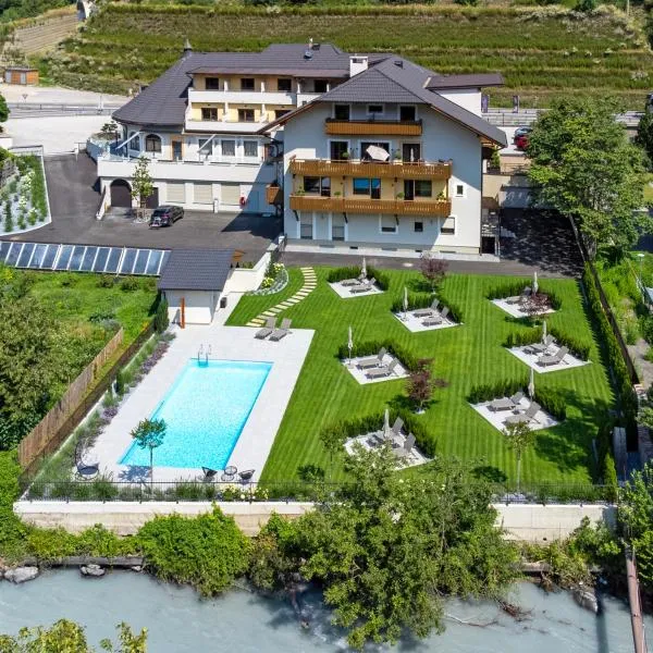 Self Service Hotel Schnalser Hof, hotel v destinaci Naturno