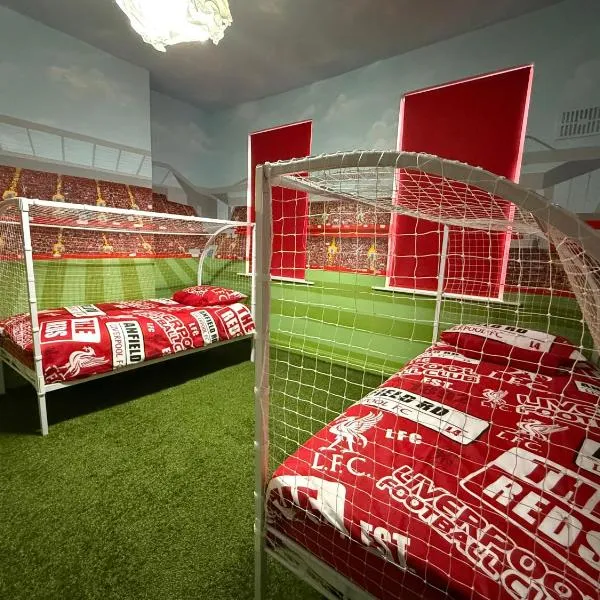 Anfield Abode - ENTIRE LFC THEMED HOUSE - Sleeps 6, hotel v destinaci Liverpool
